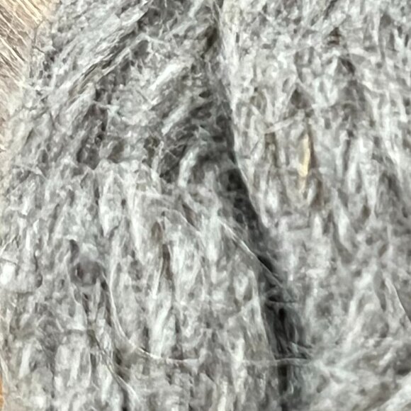 100% Wool Hand Spun Gray Fiber Yarn - Picture 8 of 10